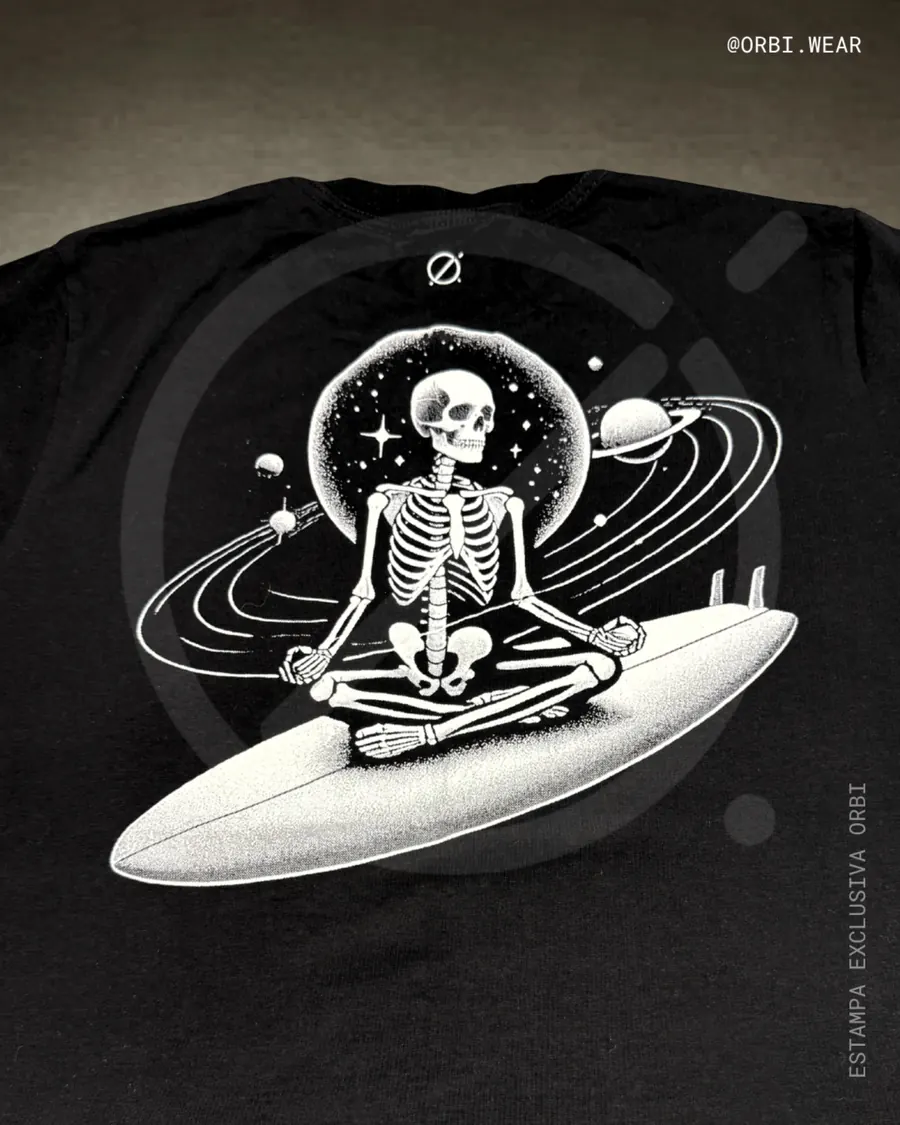 Camiseta preta com estampa Gravetude da coleção ORBI - coleção própria ORBI