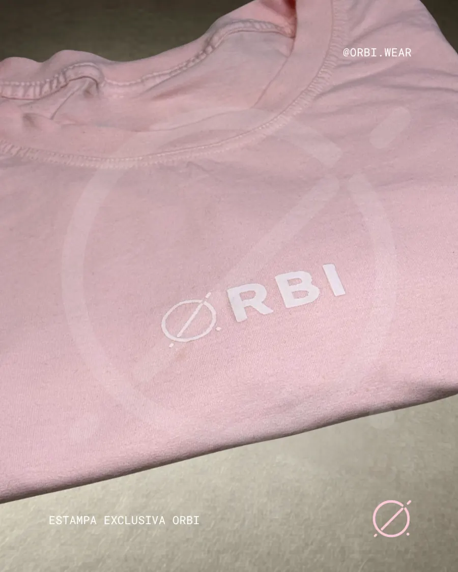 Camiseta rosa com aplicação frontal ORBI - coleção própria ORBI