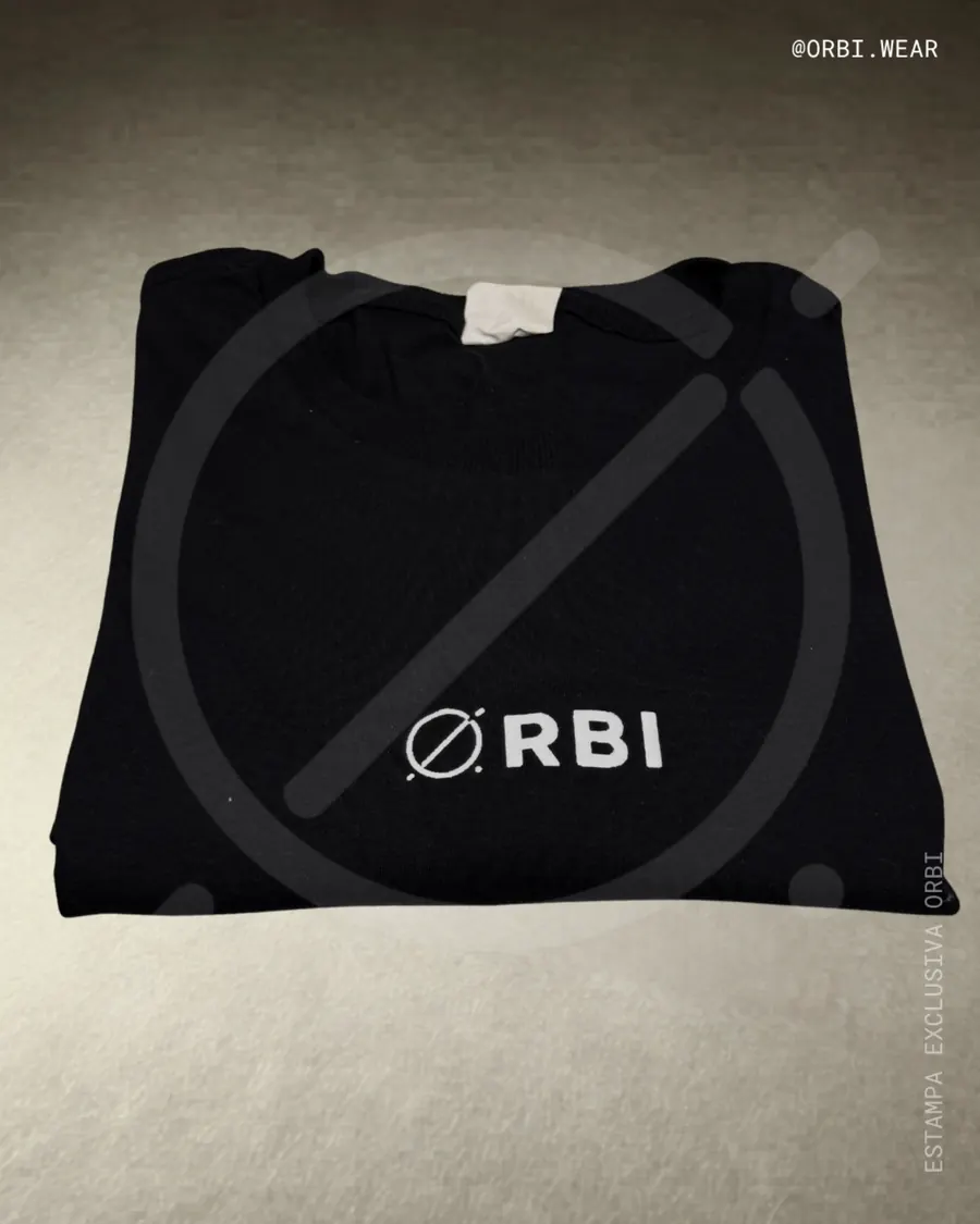 Camiseta preta dobrada com logo ORBI horizontal - coleção própria ORBI