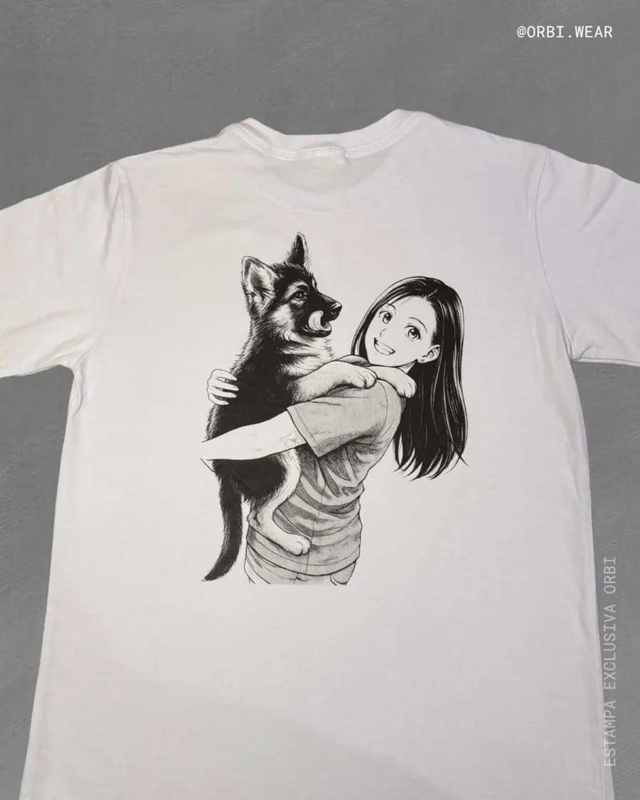 Camiseta personalizada com ilustração de menina e cachorro - ORBI Wear